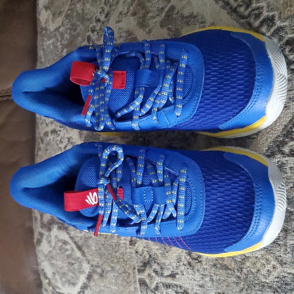 Youth Under Armour Steph Curry Shoes